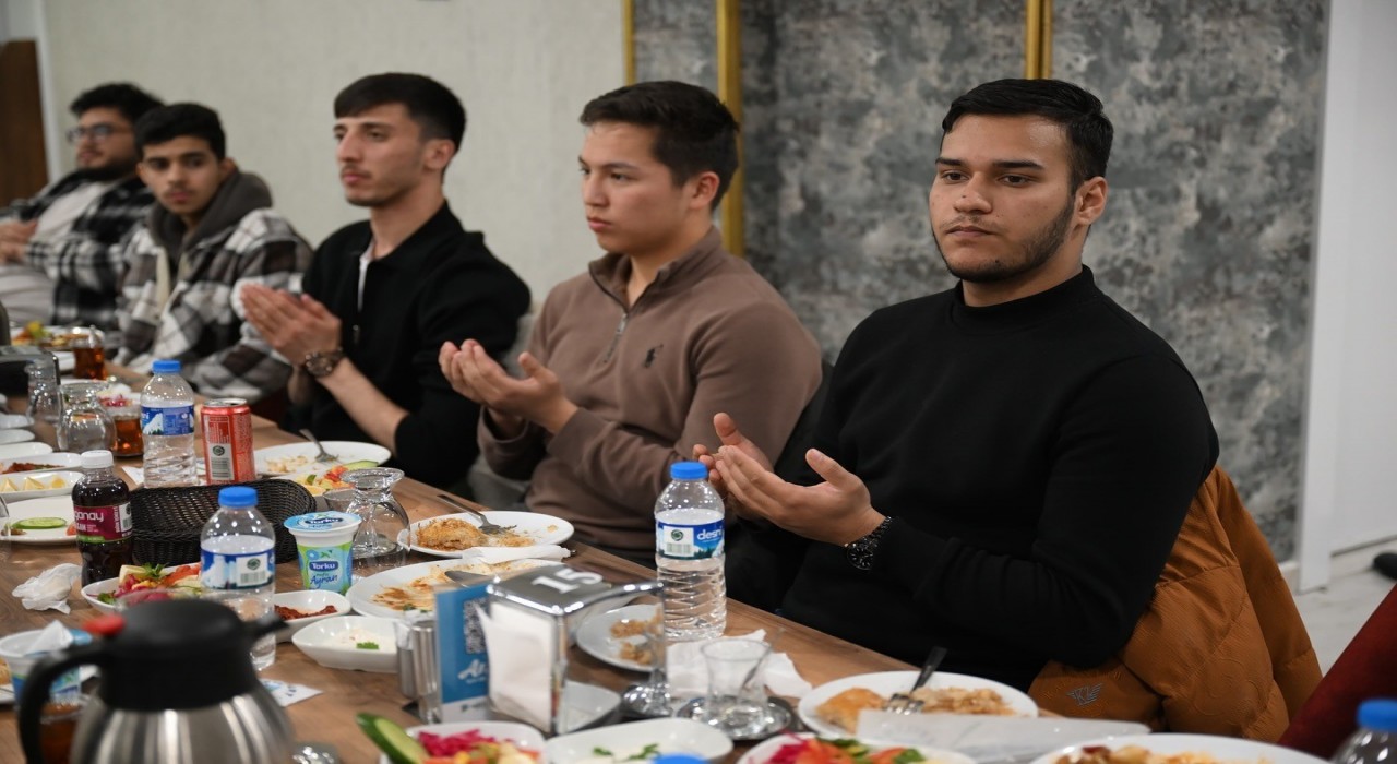 Malatyada kültürleri buluşturan iftar programı