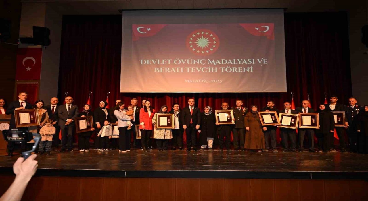 Malatyada şehit ailelerine devlet övünç madalyası takdim edildi