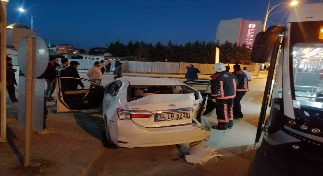 Malatyada trambüs ile otomobil çarpıştı: 5 yaralı