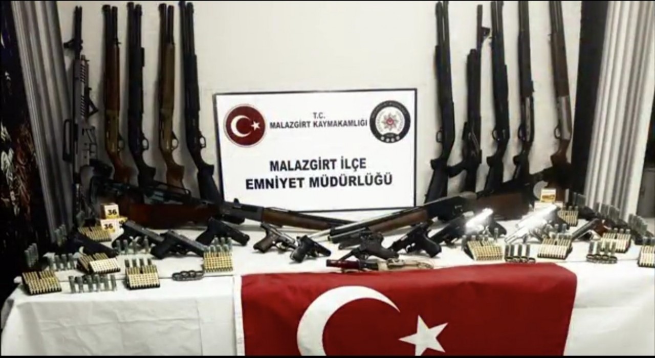 Malazgirtte silah ve mühimmat ele geçirildi