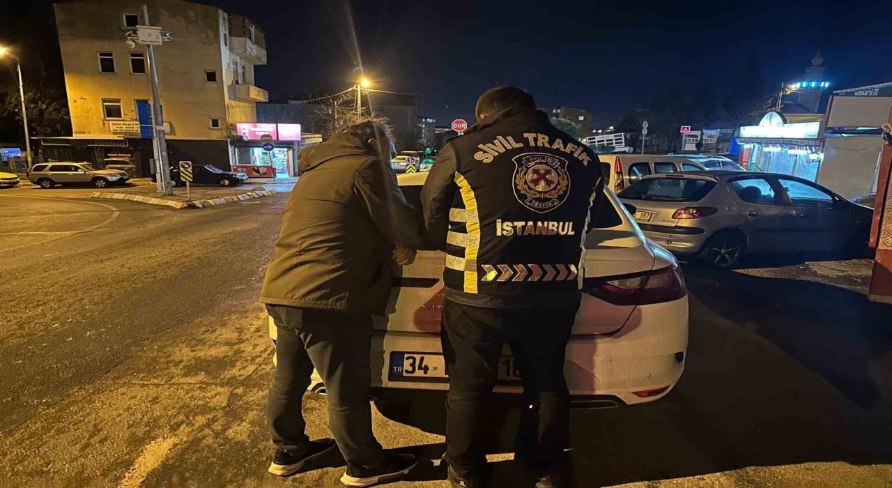 Maltepede taksi ve minibüs şoföründen peş peşe ihlal kamerada