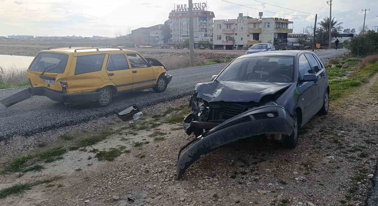 Manavgatta otomobil başka bir otomobile arkadan çarptı: 1 yaralı