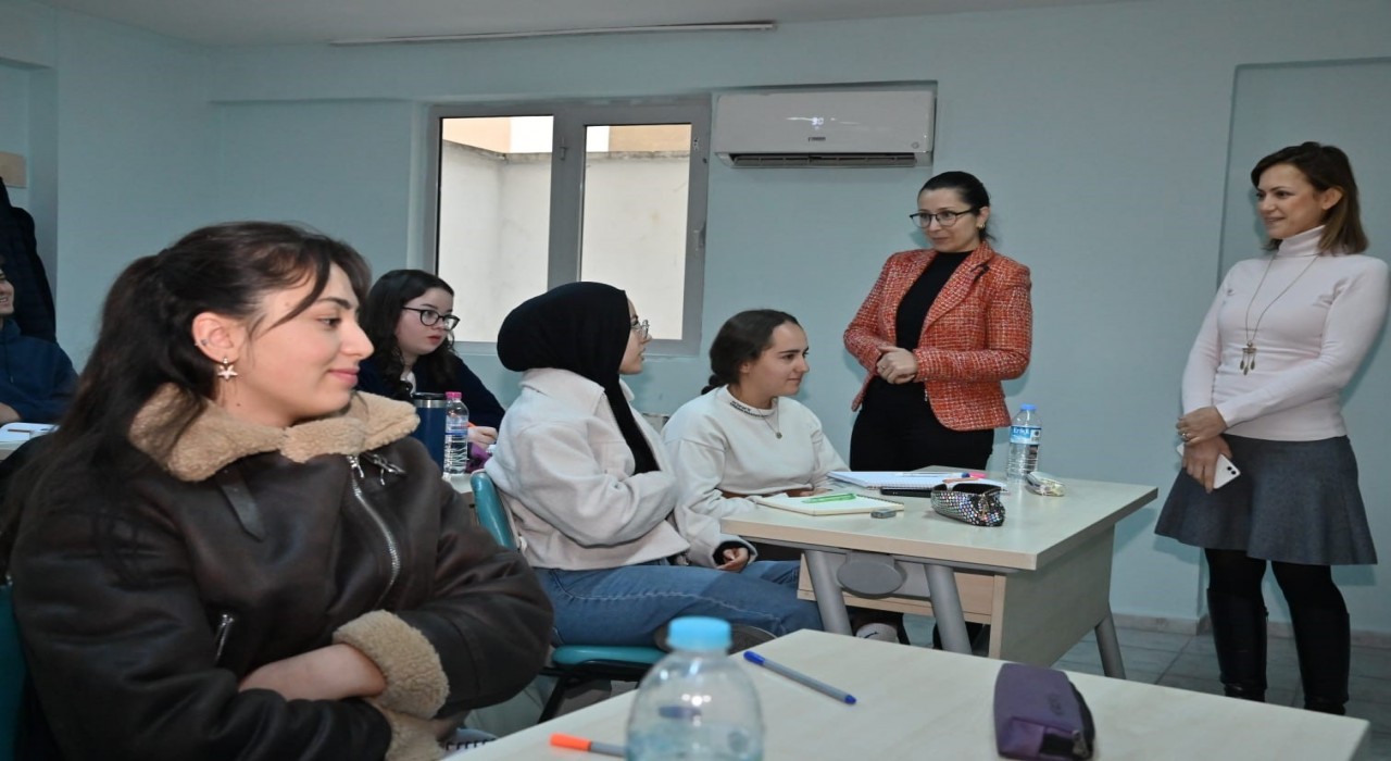 Manisa Büyükşehir Belediyesinden üniversite adaylarına kariyer rehberliği
