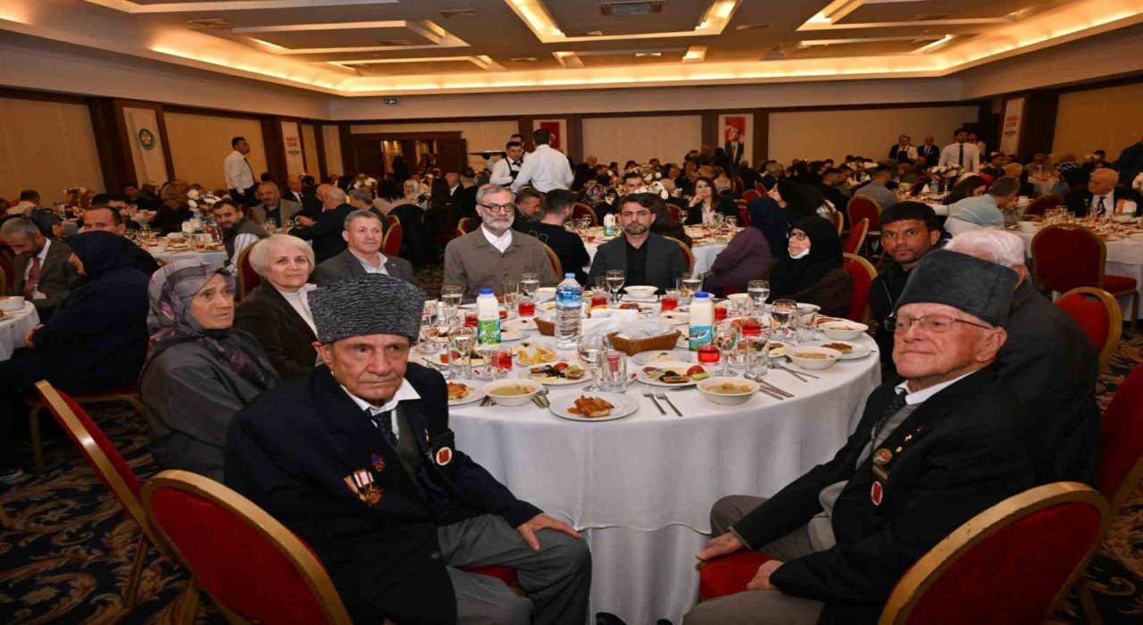 Manisa Büyükşehir son iftarda şehit aileleri ve gazileri ağırladı
