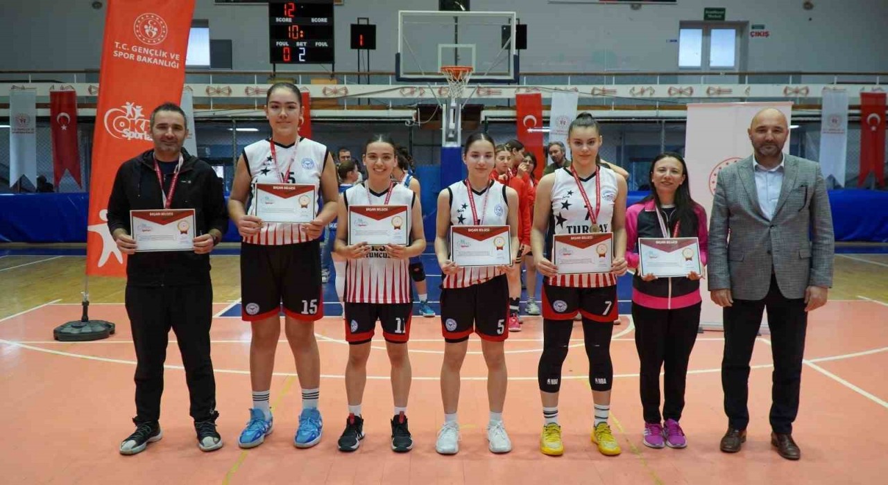 Manisa takımları ipi göğüsledi