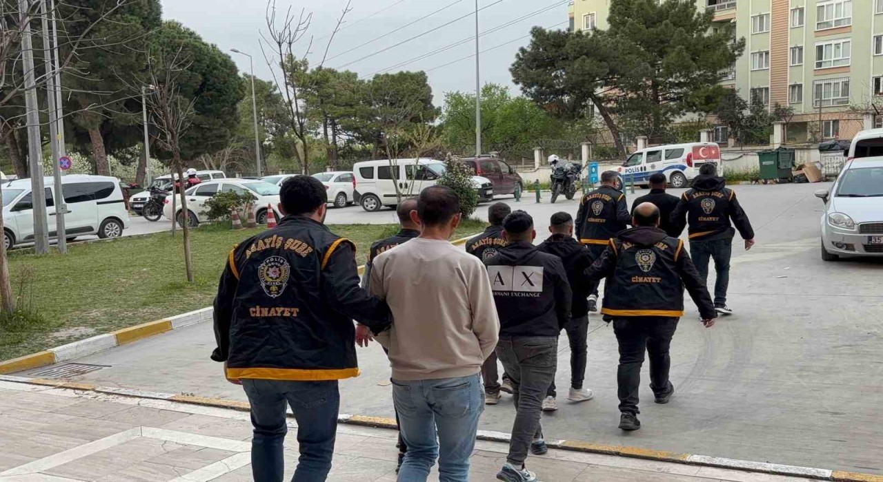 Manisada kaçırdıkları gencin ailesinden fidye isteyen çete çökertildi