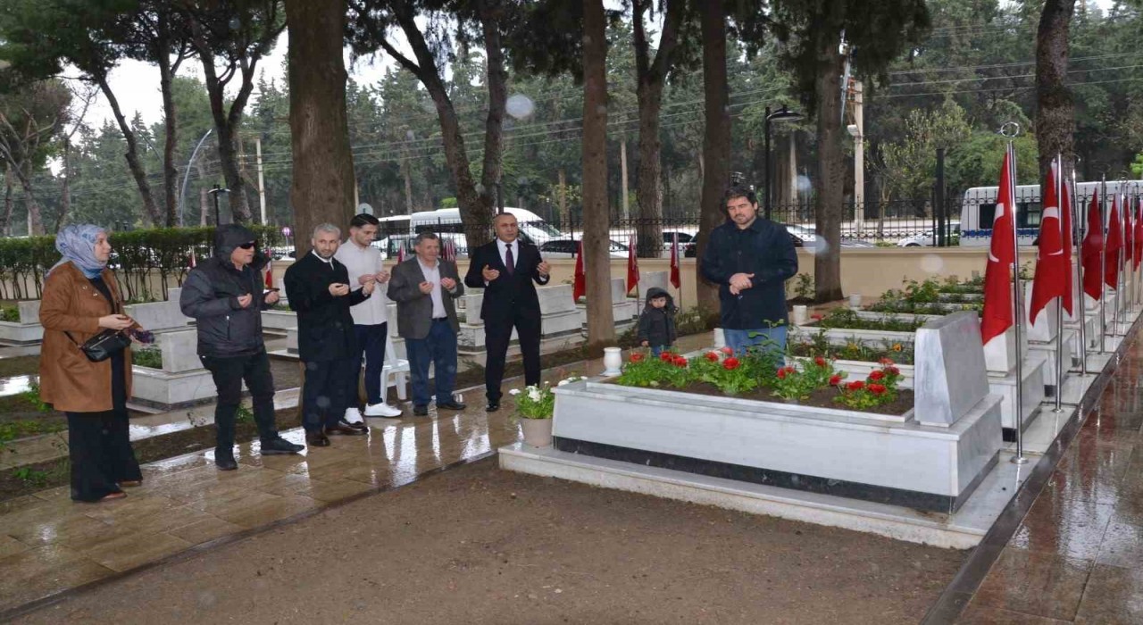 Manisada şehit aileleri ve gazilerden hüzün dolu ziyaret