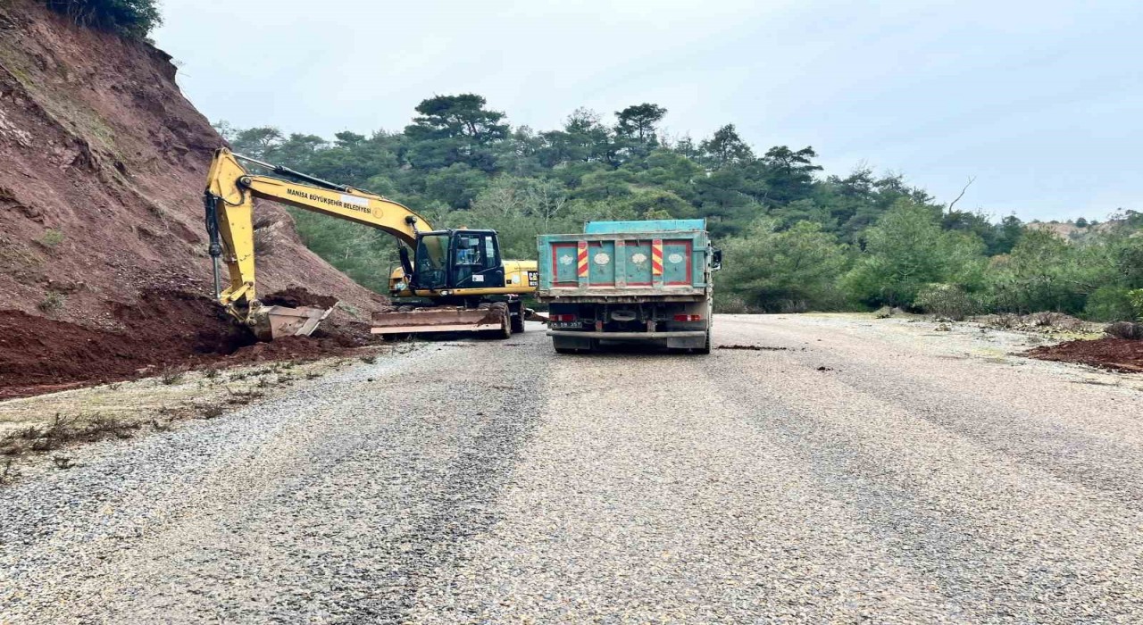 Manisada yol çalışmaları hız kesmeden sürüyor