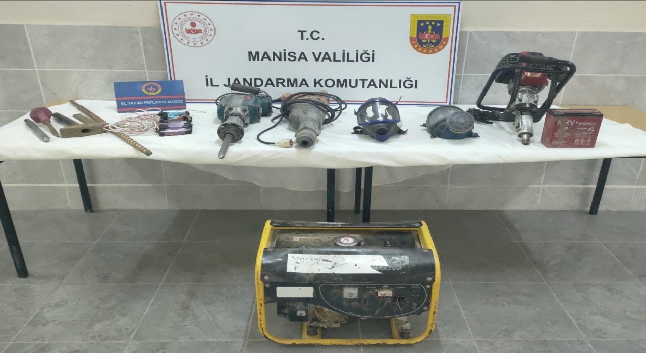 Manisanın iki ilçesinde izinsiz kazıya suçüstü