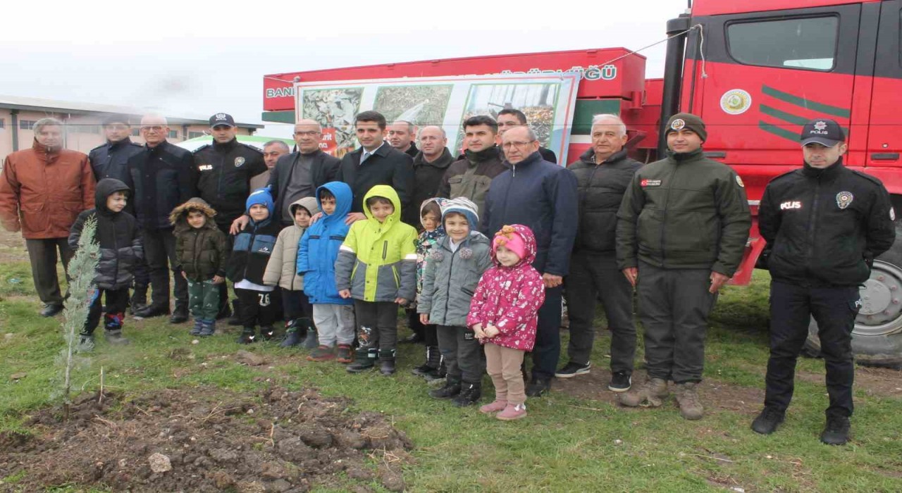 Manyasta protokol ve minikler fidan dikti