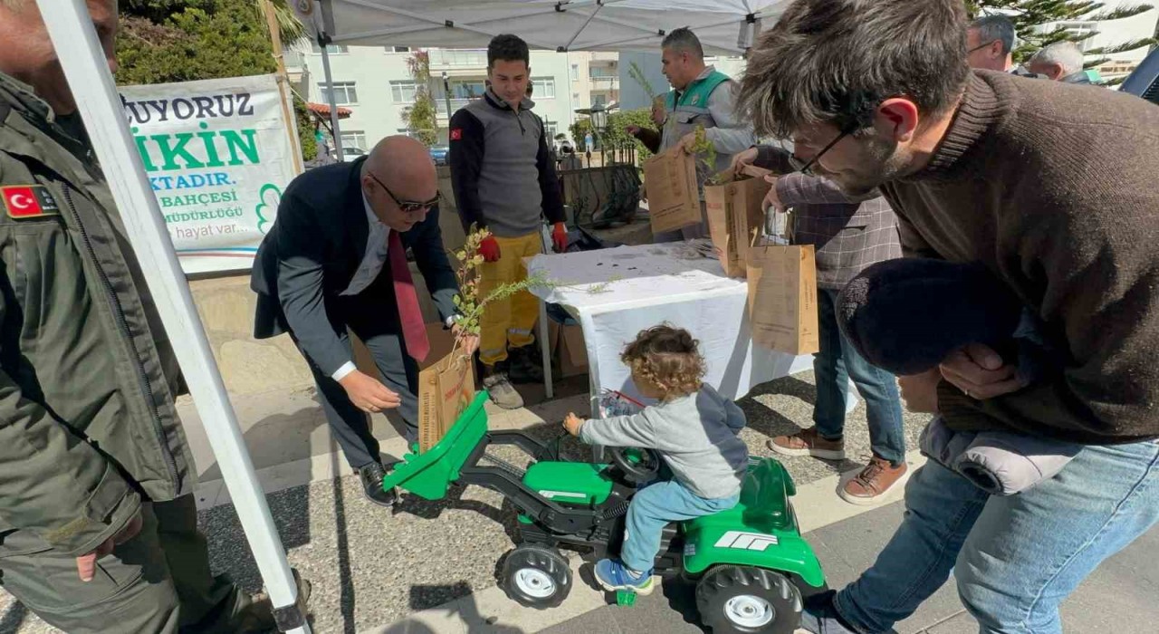 Marmariste Dünya Ormancılık Gününde binlerce fidan dağıtıldı