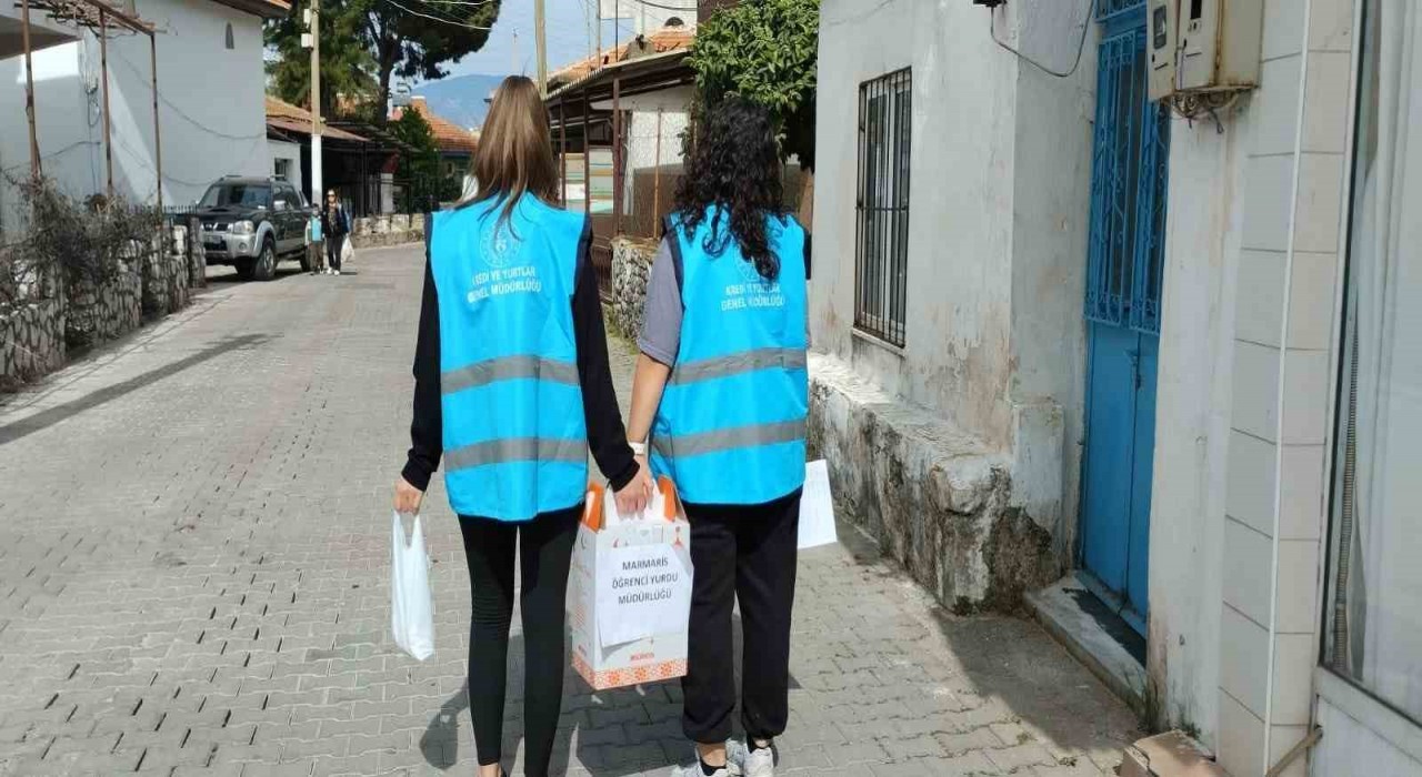 Marmariste üniversite öğrencilerinden anlamlı Ramazan yardımı