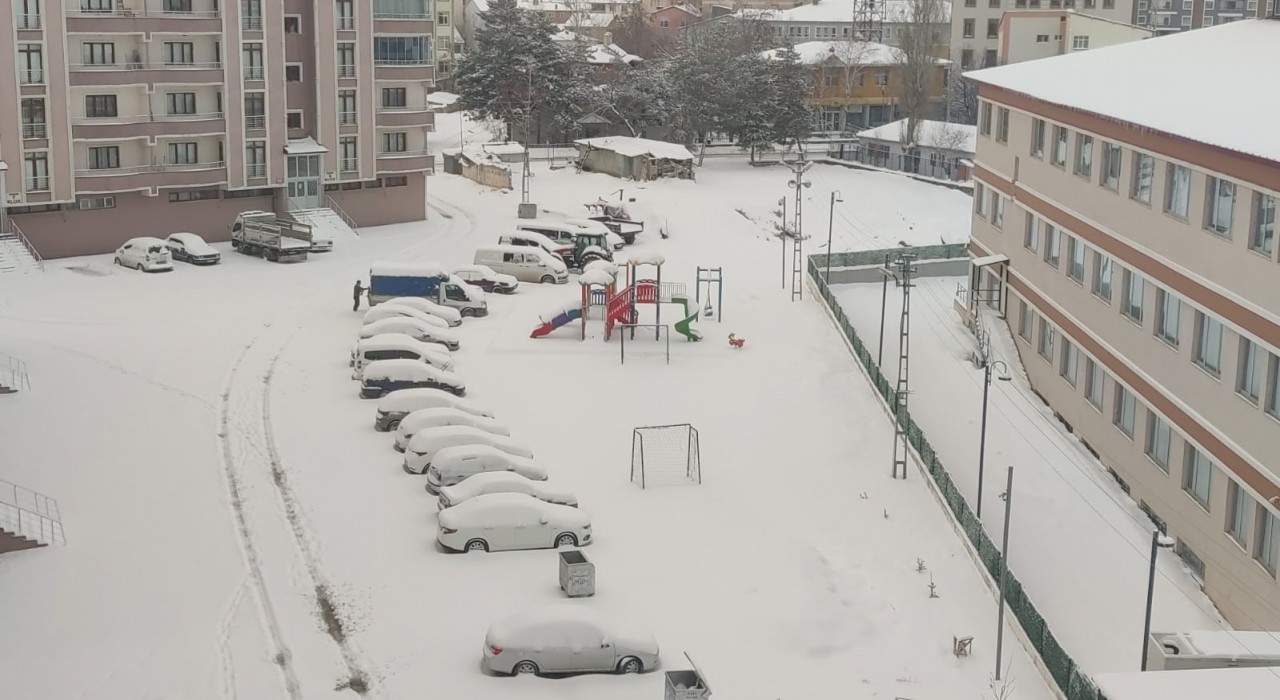 Mart kapıdan baktırdı