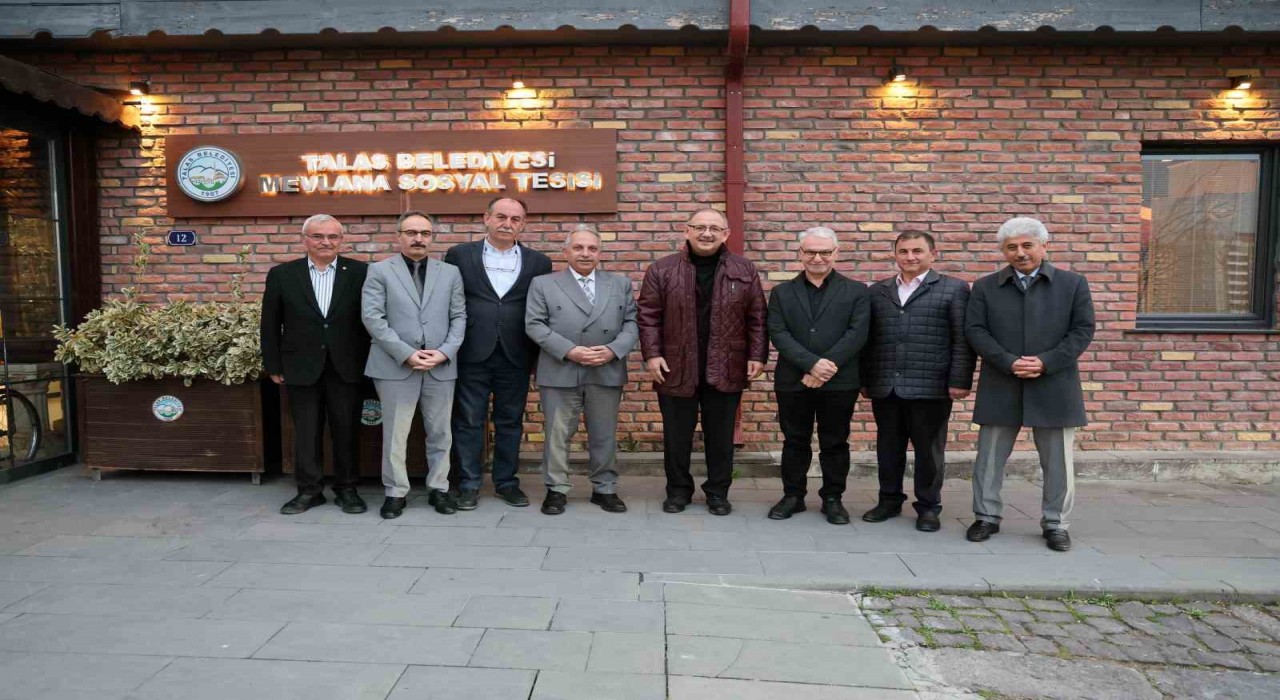Mehmet Özhaseki Talasın İkram Sofrasında