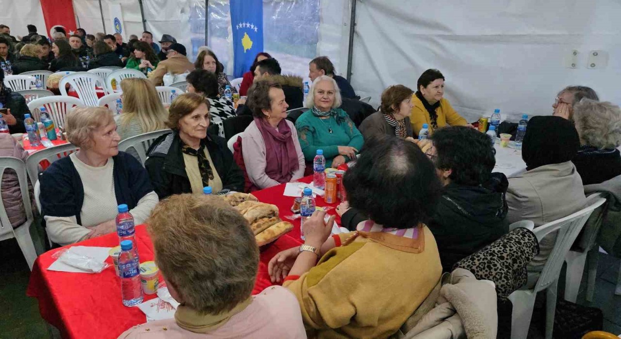 Mehmetçik Kosovada iftar verdi