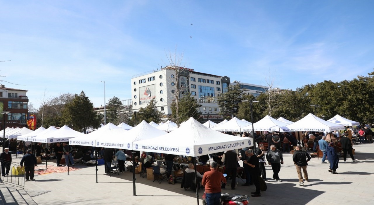 Melikgazinin Antika Pazarına yoğun ilgi