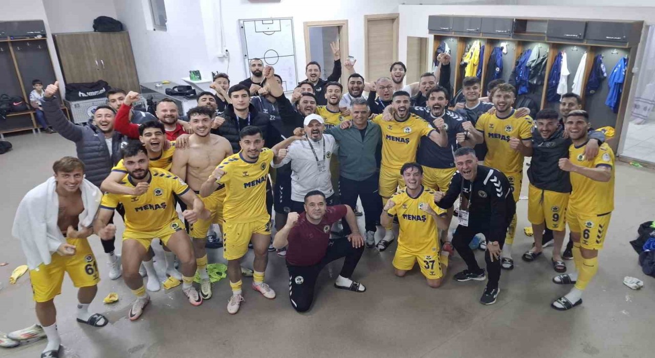 Menemen FK, taraftarının önünde dört dörtlük