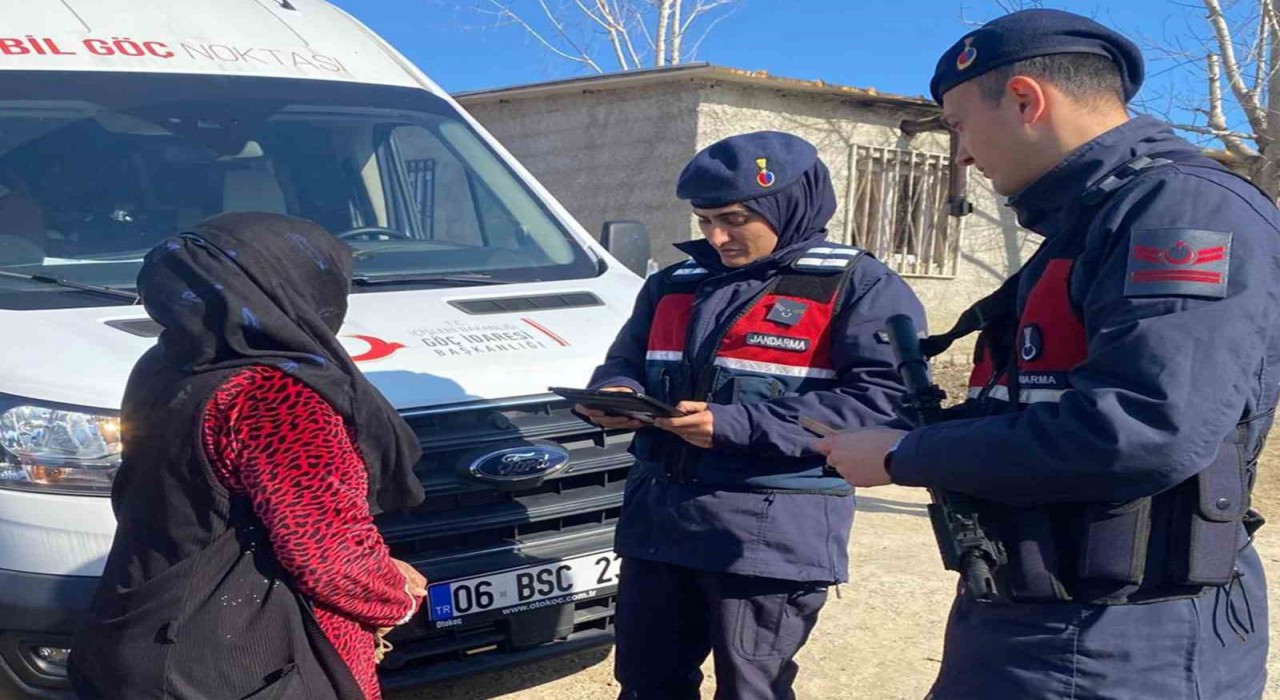 Mersinde huzur uygulamasında 9 düzensiz göçmen ve 3 organizatör yakalandı