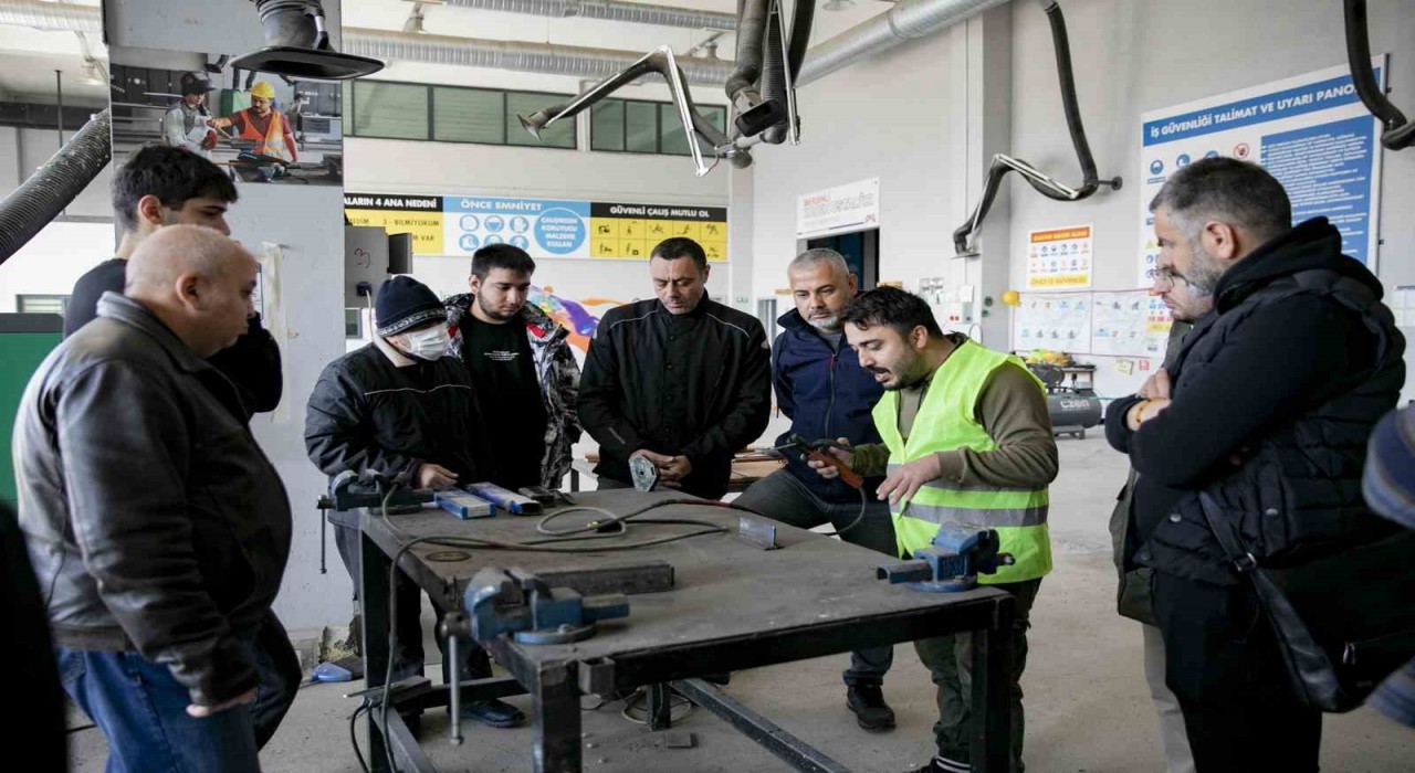 Mersinli gençler kariyer kapısını MERCEK ile aralıyor