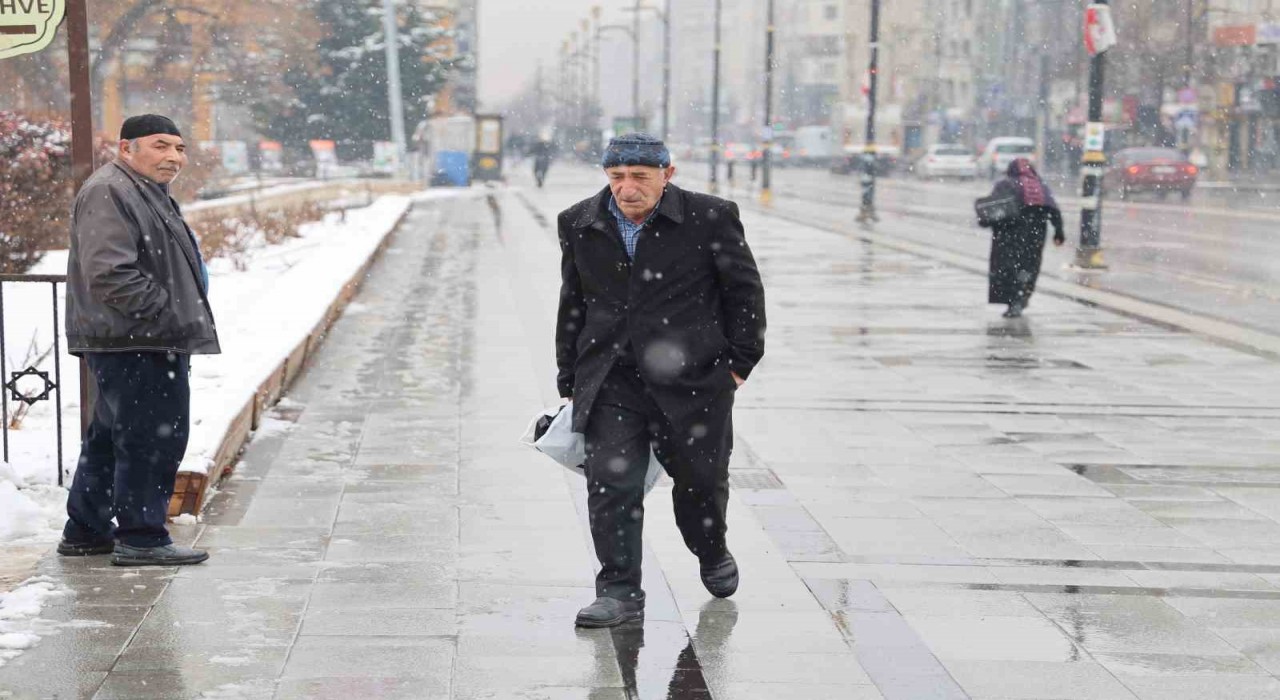 Meşhur atasözü gerçek oldu, kartpostallık görüntüler oluştu
