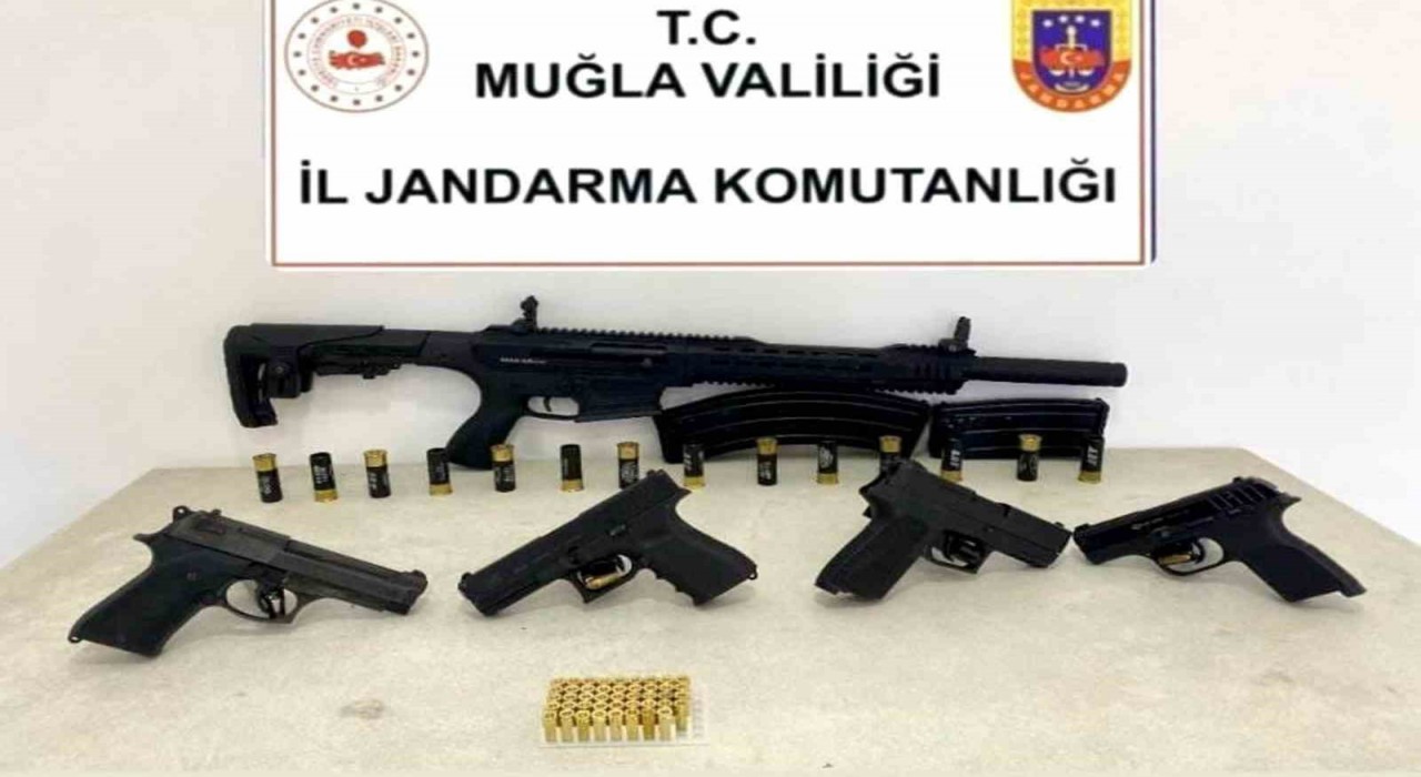 Milasta ruhsatsız silah operasyonu