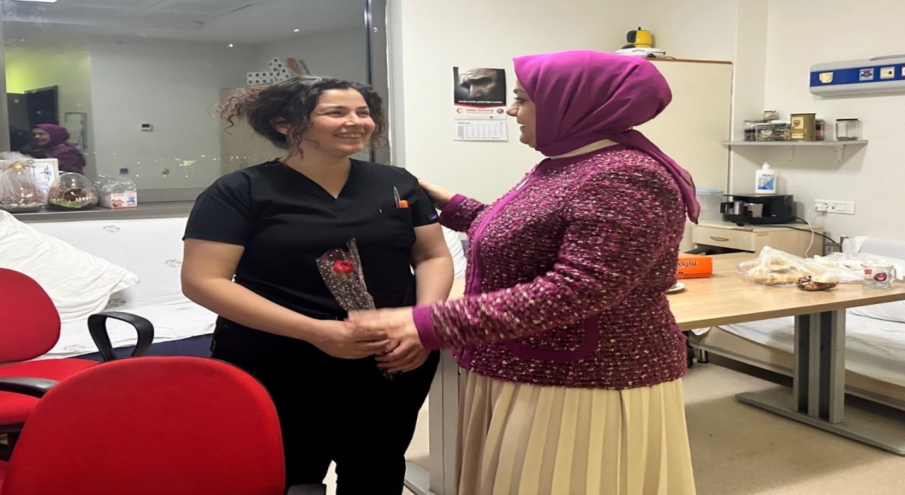 Milletvekili Ünden Tıp Bayramında sağlıkçılara çiçekli kutlama