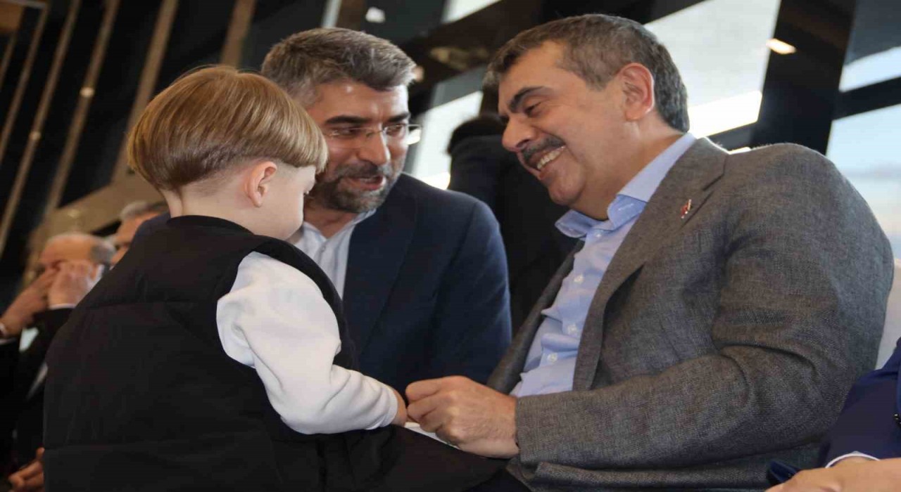 Milli Eğitim Bakanı Tekin: Siz kimden yanasınız, milletten yana mısınız, milleti ayrıştırmak ve bölüştürmekten mi yanasınız?
