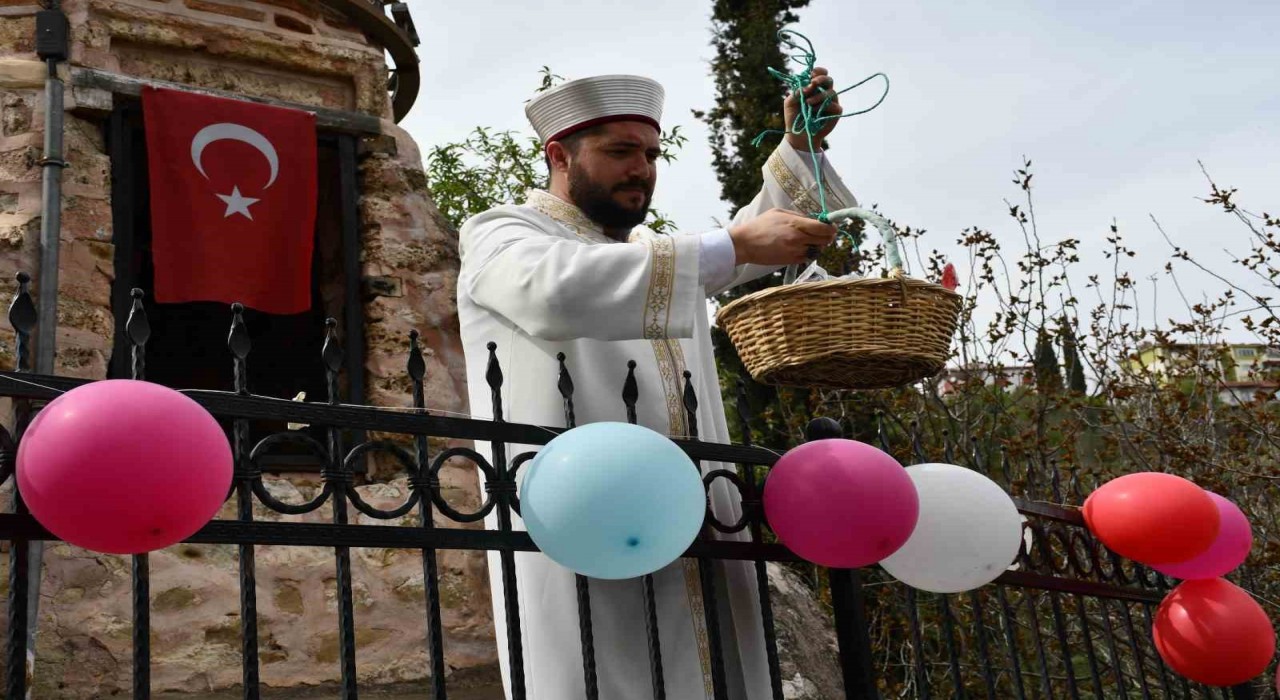 Minareden şeker yağdı