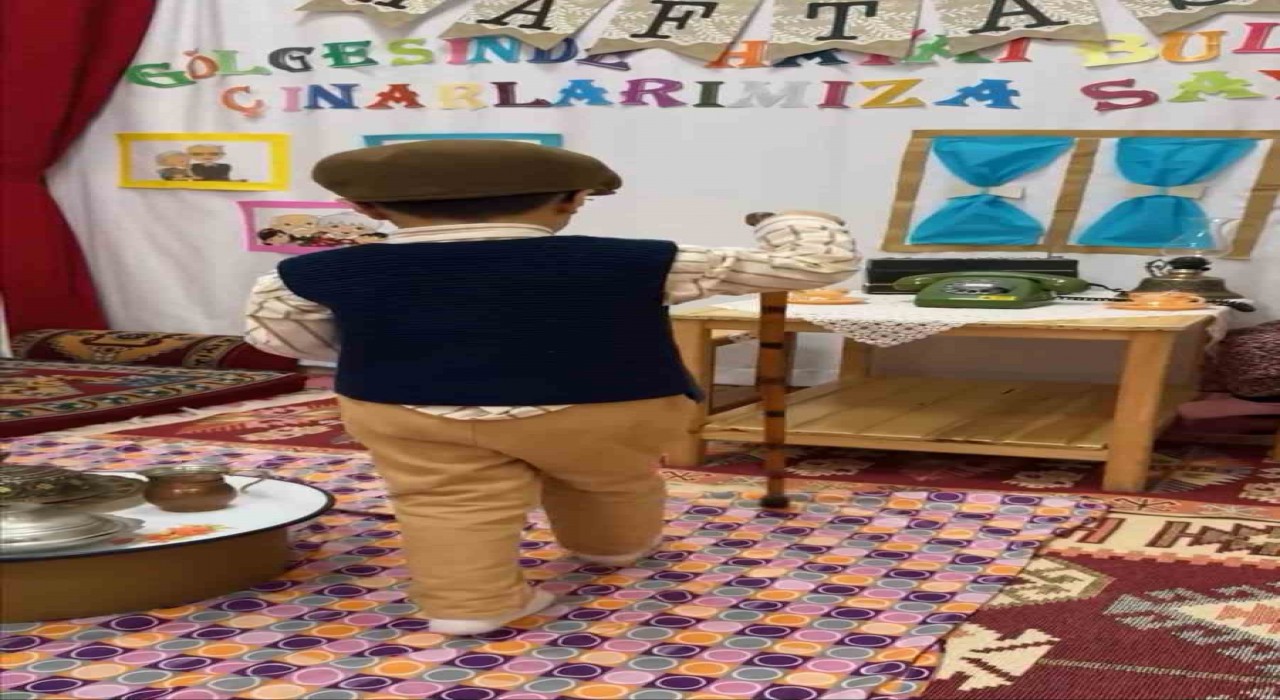 Miniklerden Yaşlılar Haftası etkinliği