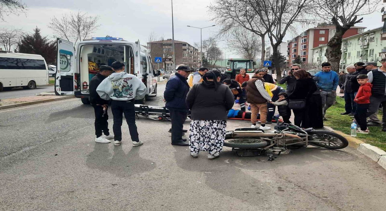 Motosiklet ile otomobil çarpıştı: 1 yaralı