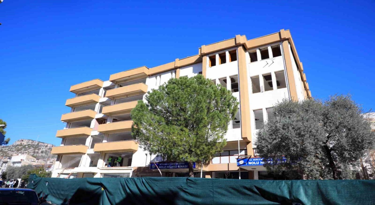 Muğla Büyükşehir 1 Nolu hizmet binasının yıkımına başladı