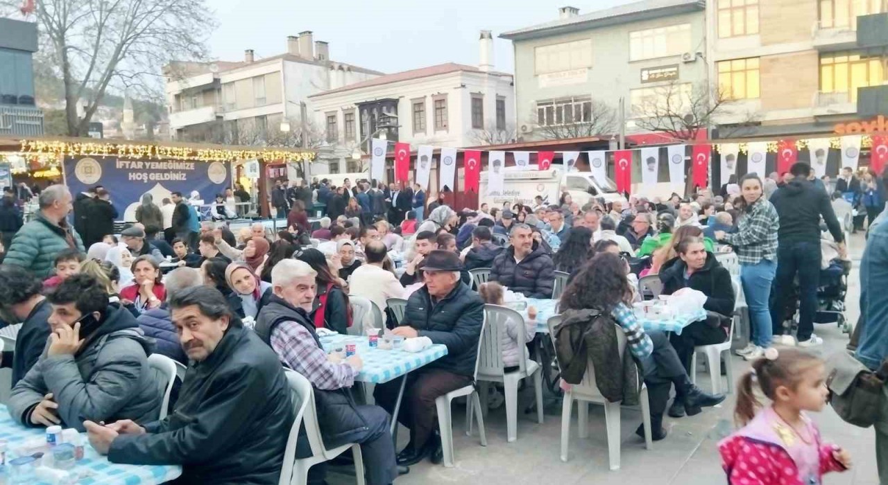 Muğla Büyükşehir Belediyesinden Menteşede iftar yemeği