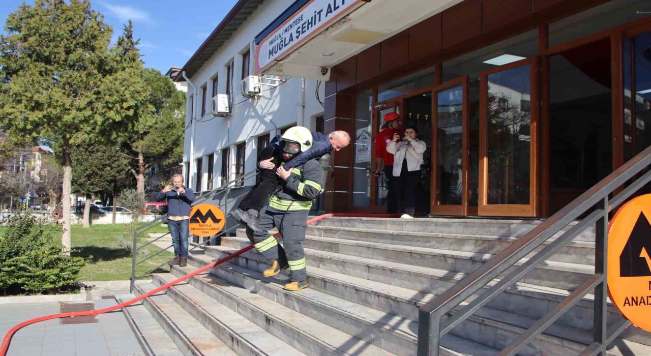 Muğlada Deprem ve Yangın tahliye tatbikatı gerçekleştirildi