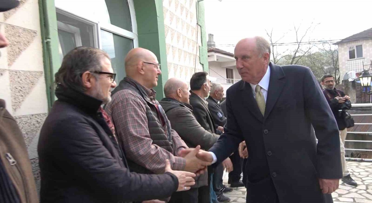 Muharrem İnce, bayram namazını Yalovadaki köyünde kıldı