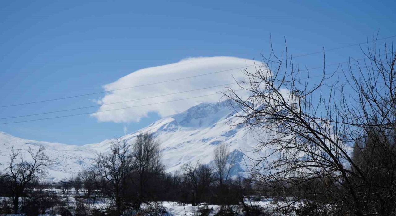 Munzur Dağında mercek bulutu oluştu