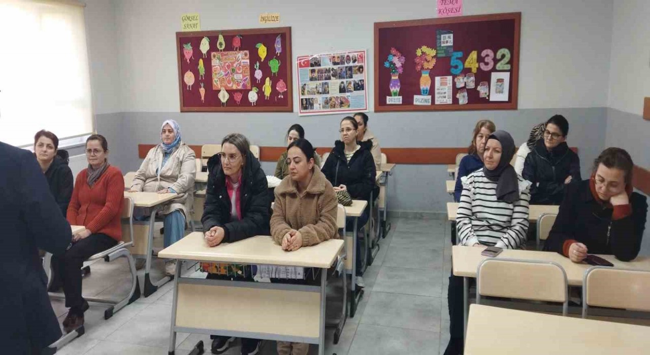 Muratlıda Ebeveyn Okulu kursu açıldı