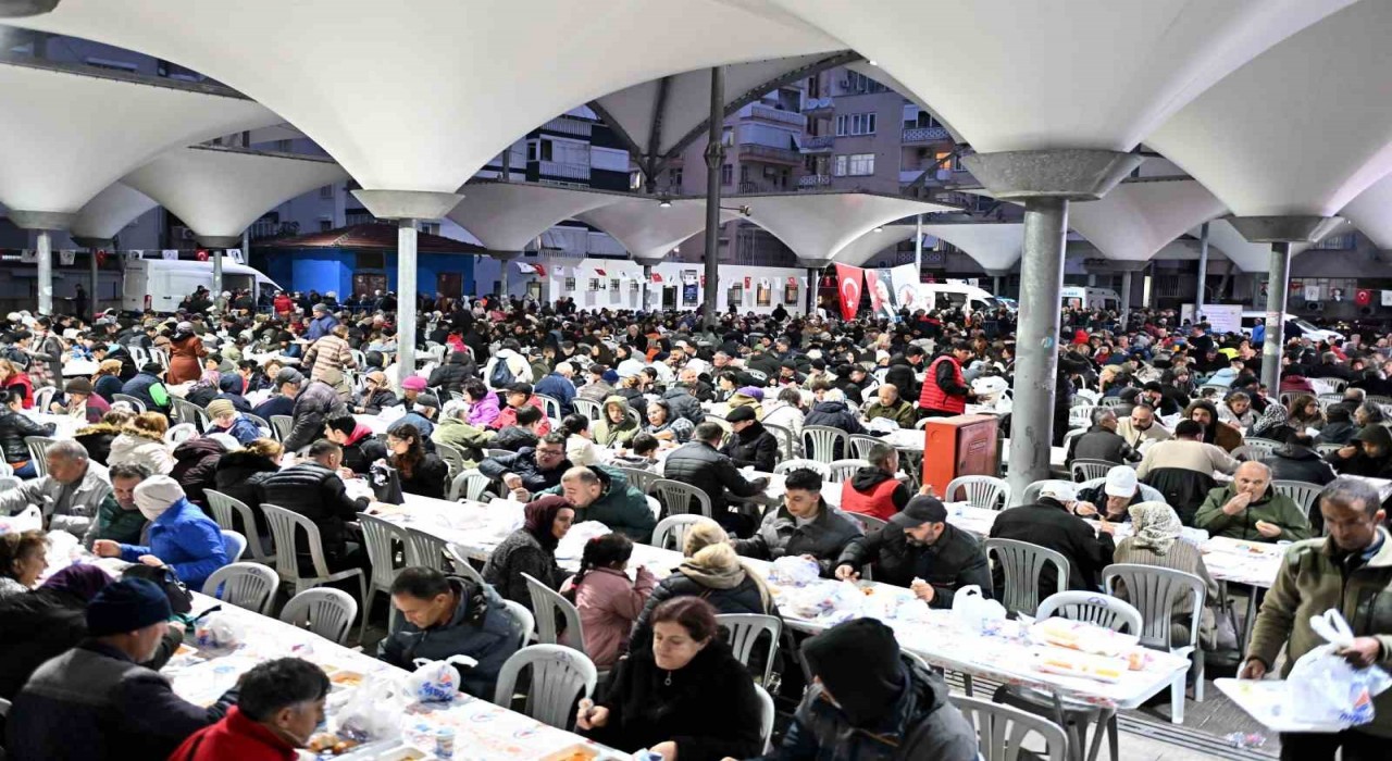 Muratpaşada binler aynı sofrada