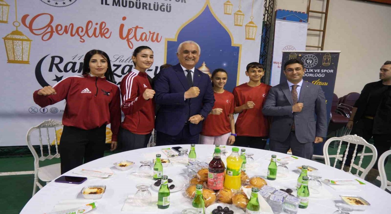 Muşta genç sporcular iftar sofrasında buluştu