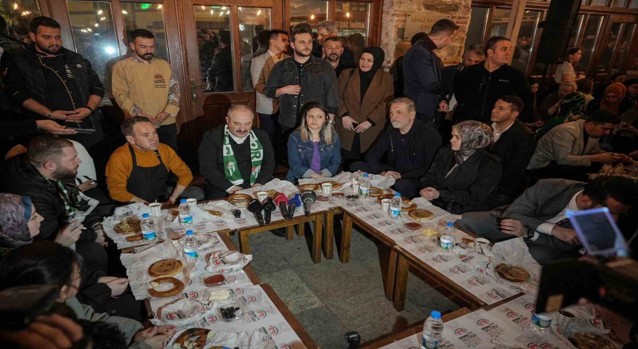 Mustafa Varank, Bursada vatandaşlarla sahurda bir araya geldi