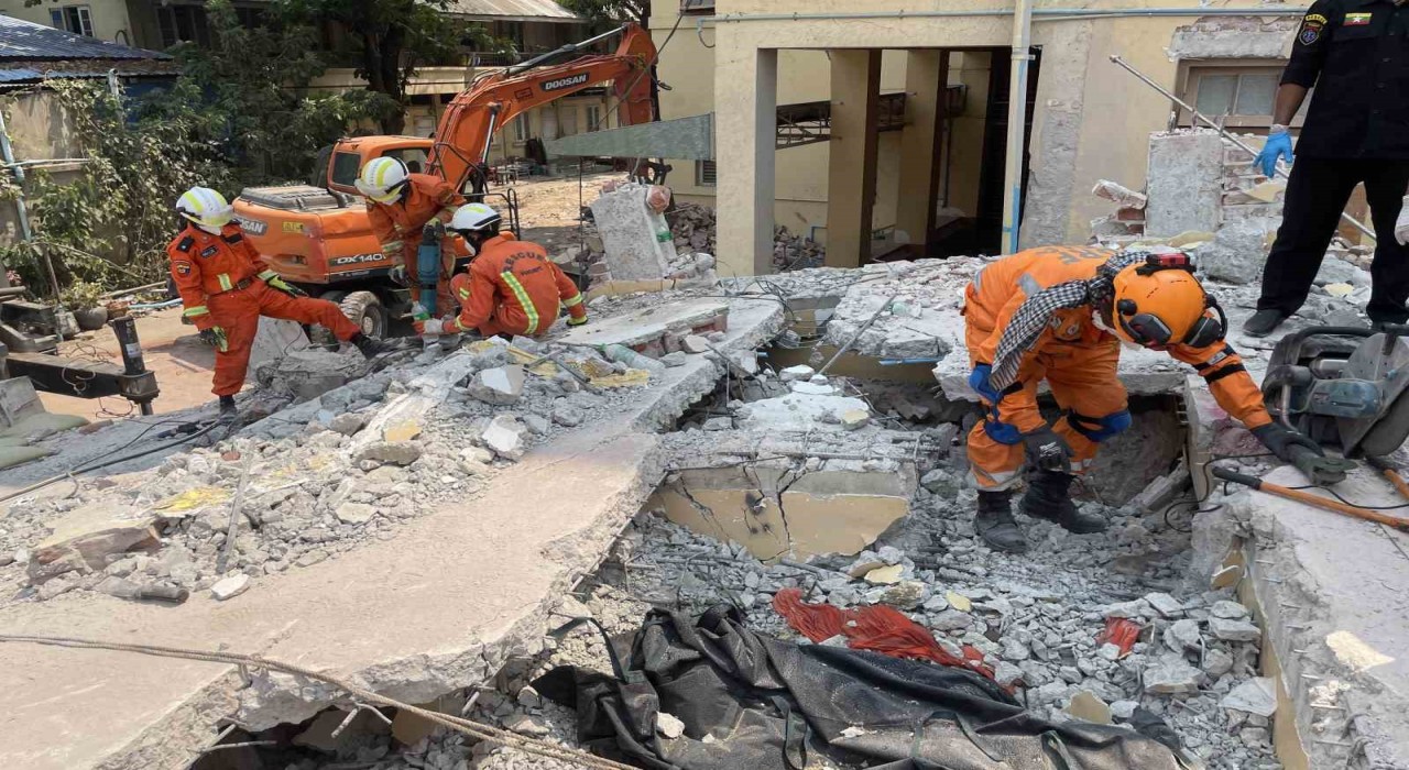 Myanmardaki depremlerde can kaybı 2 bini aştı, 1 haftalık ulusal yas ilan edildi