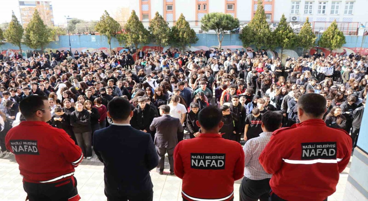 NAFAD ekibi Deprem Haftasında liselerde Afet Farkındalık Eğitimi verdi