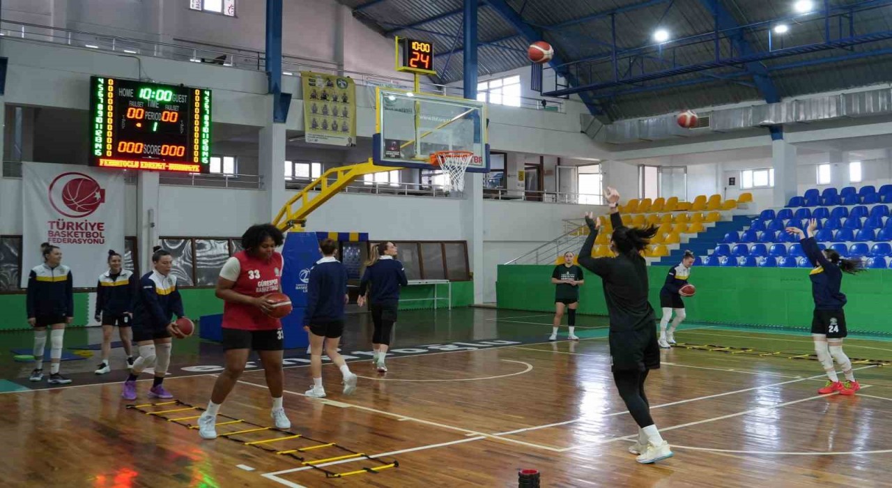 Namağlup kadın basketbolcular, 8 Mart Dünya Kadınlar Gününde şampiyonluk için sahada