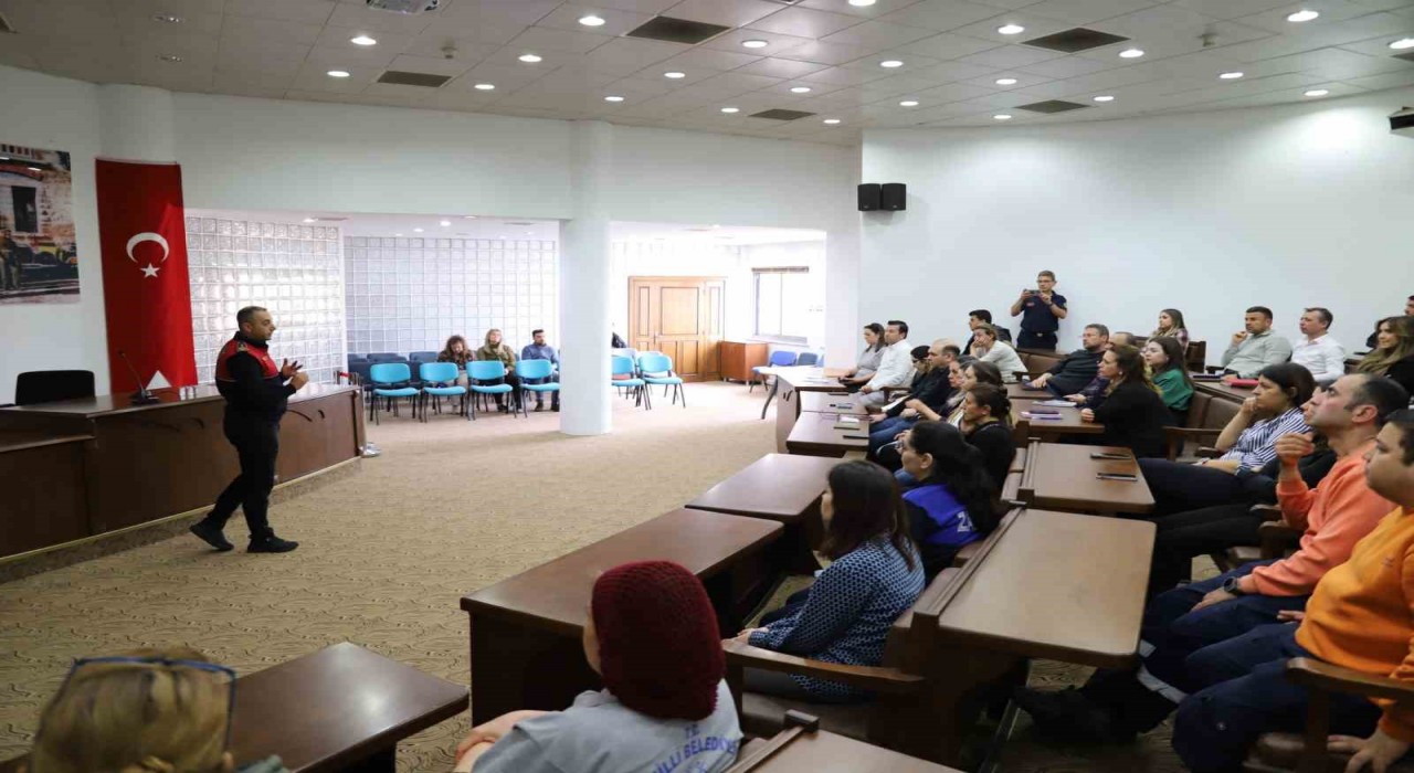 Nazilli Belediyesi personeline yangın güvenliği eğitimi verildi