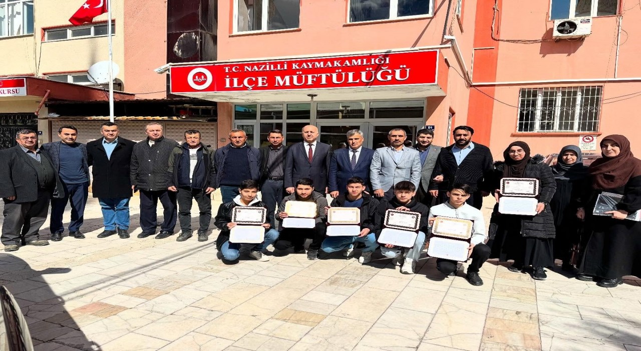 Nazillide hafızlık eğitimini tamamlayan öğrencilere belgeleri takdim edildi