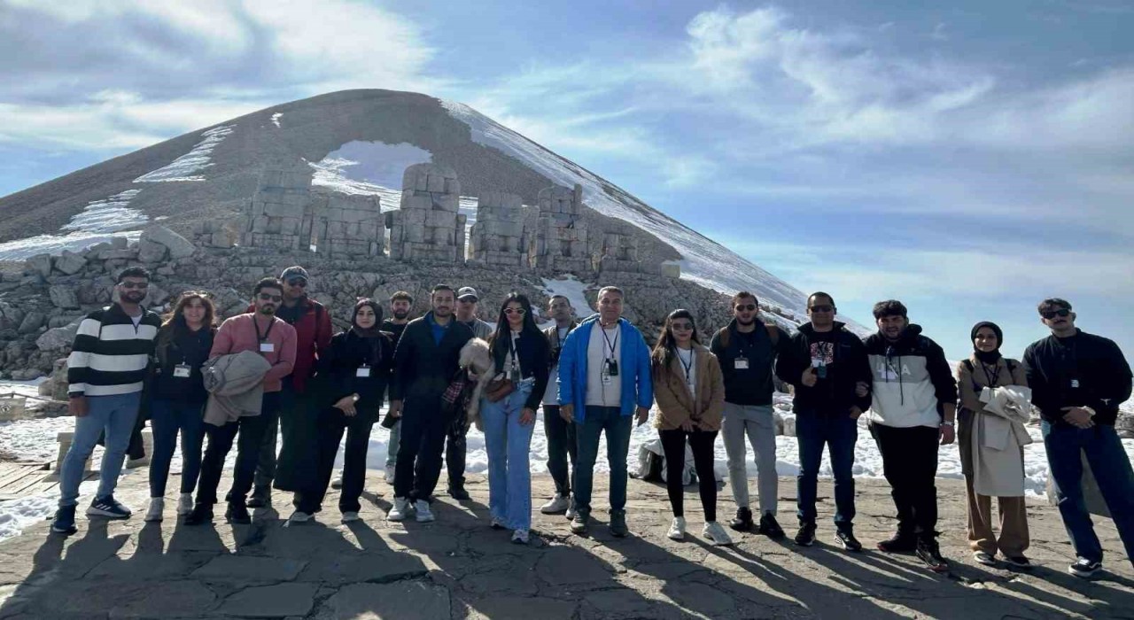 Nemrut Dağının bu yılki ilk misafirleri rehberler oldu