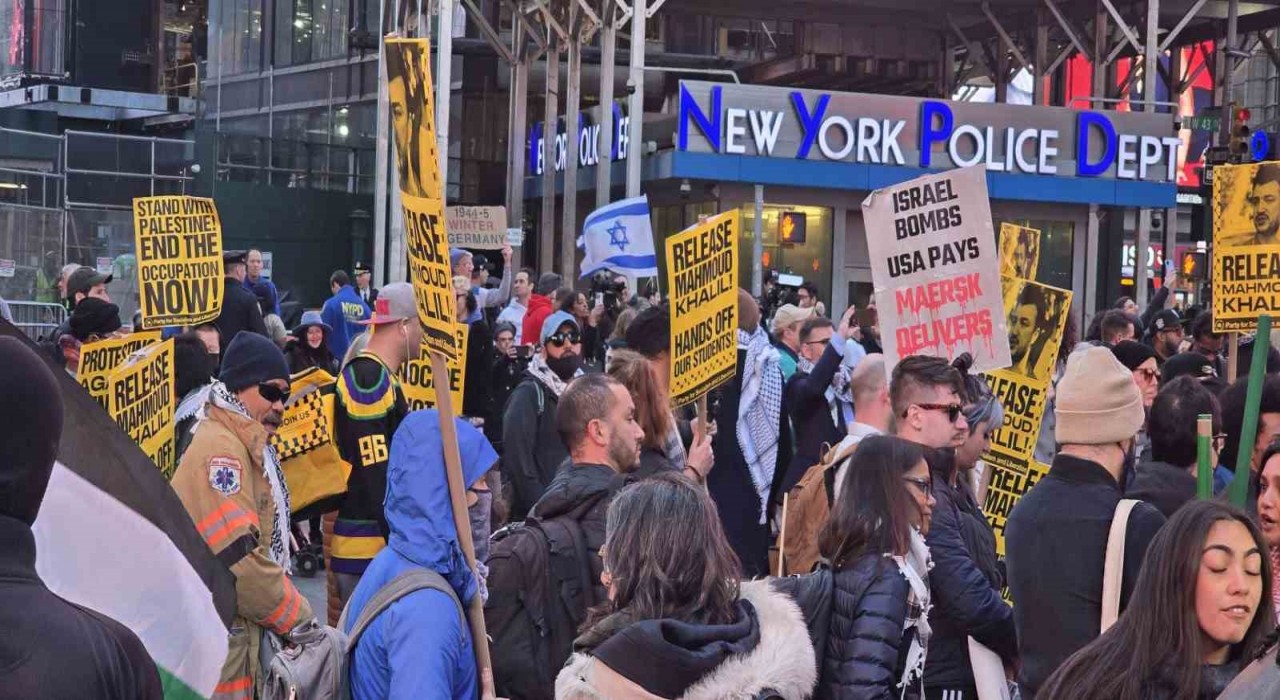 New Yorkta binlerce Filistin destekçisi Times Meydanında toplandı