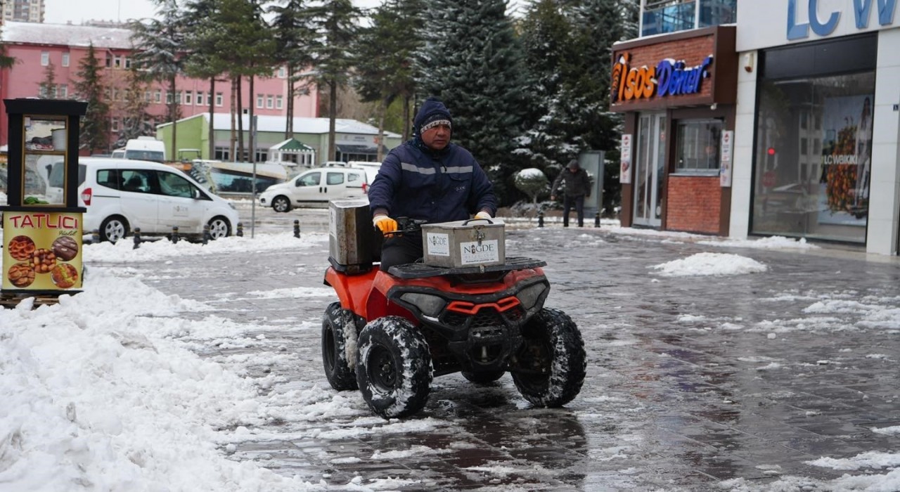 Niğde Belediyesinden kar yağışı ve tipiye karşı hızlı ve etkin müdahale
