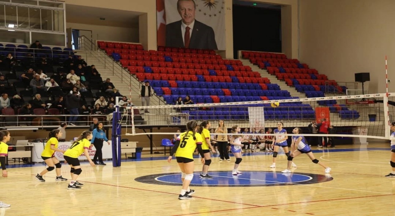 Niğdede Mahalli Lig Voleybol Müsabakaları tamamlandı