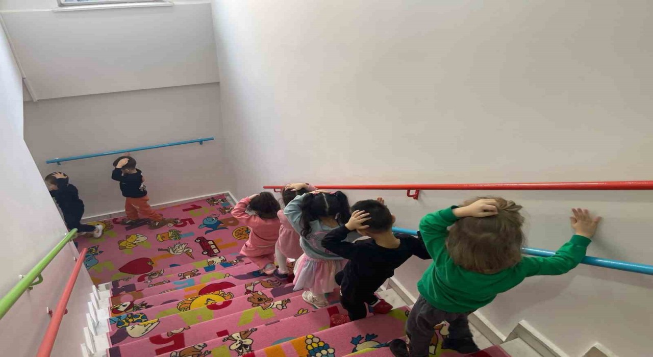 Odunpazarı Belediyesinden çocuklara ve öğretmenlere afet farkındalık eğitimi