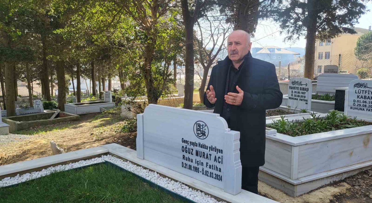 Oğlu Oğuz Murat Acinin ölüm yıl dönümünde mezarı başında dua eden baba Aci: İlk günkü gibi yaramız tazelendi, yüreğimiz yanıyor
